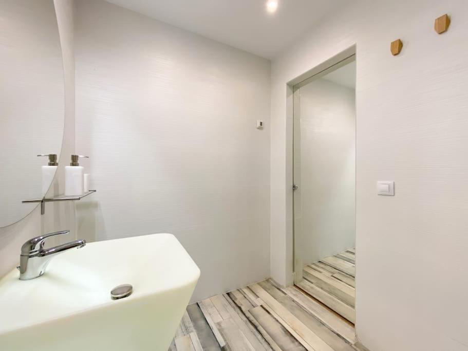 New Lavapies Spacious Flat, 2 Bedrooms And 2 Balconies Мадрид Екстериор снимка